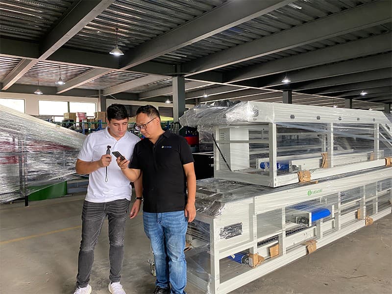 images/1728978305891Brazilian customer visit sorting machine.jpg